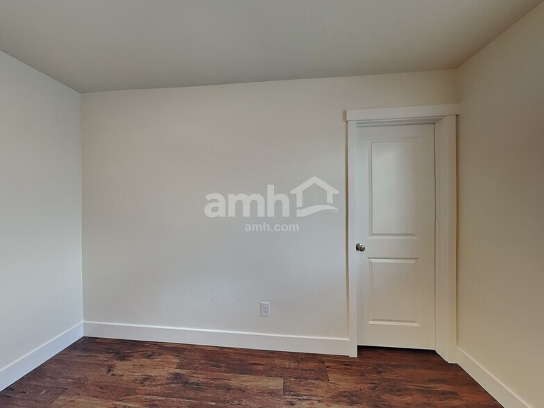 Building Photo - 9263 W Clancy St