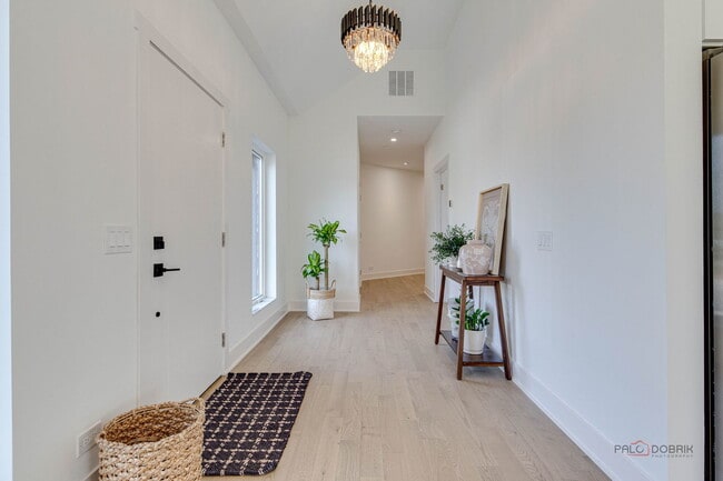 Building Photo - 19 Marina Dr