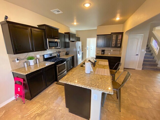 Building Photo - East El Paso 3 bed Refrig A/C w/ Gorgeous ...