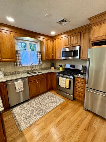 Primary Photo - 275 Donohue Rd