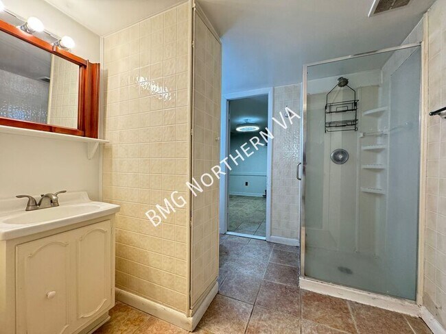 Building Photo - 6600 Braddock Rd