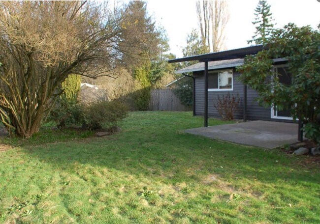 Building Photo - Truly adorable and private 3 bed rambler in great neighborhood in the heart of Kent.
