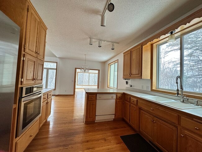 Building Photo - 1620 Spinaker Dr