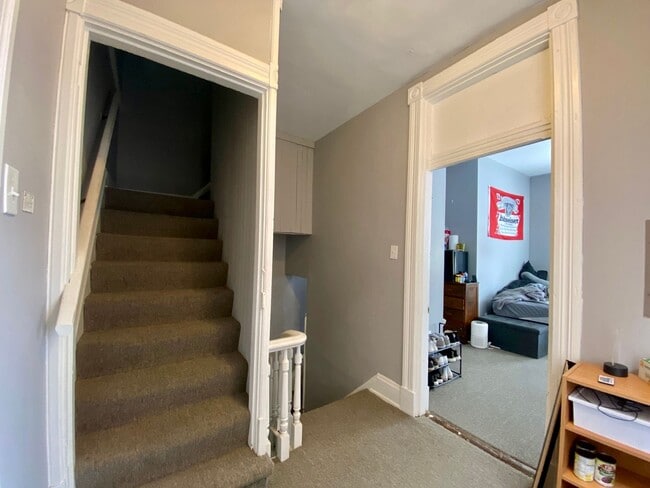 Building Photo - 7 bedroom/ 3bath Mins. from UC + Med Campu...