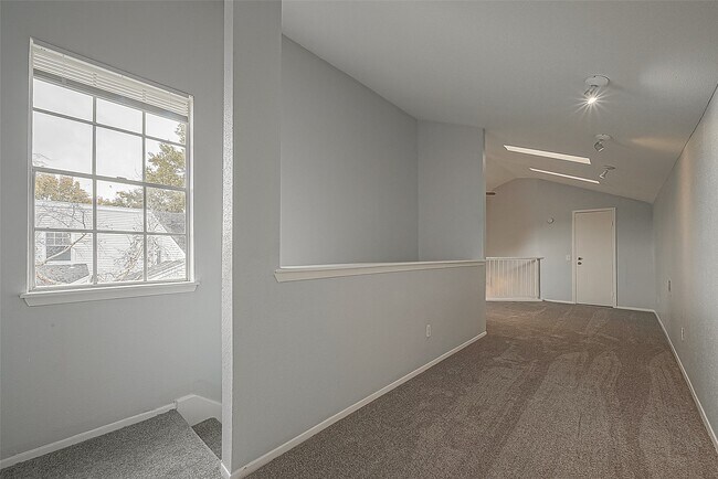 Building Photo - 9809 Richmond Ave.