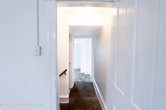 Building Photo - 118 E Carey St