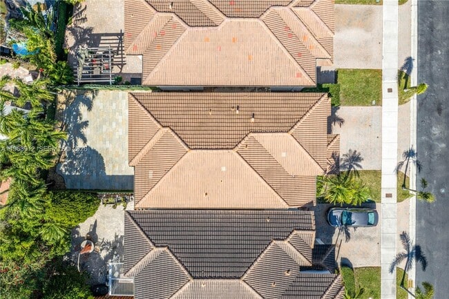 Building Photo - 7044 NW 115th Ct