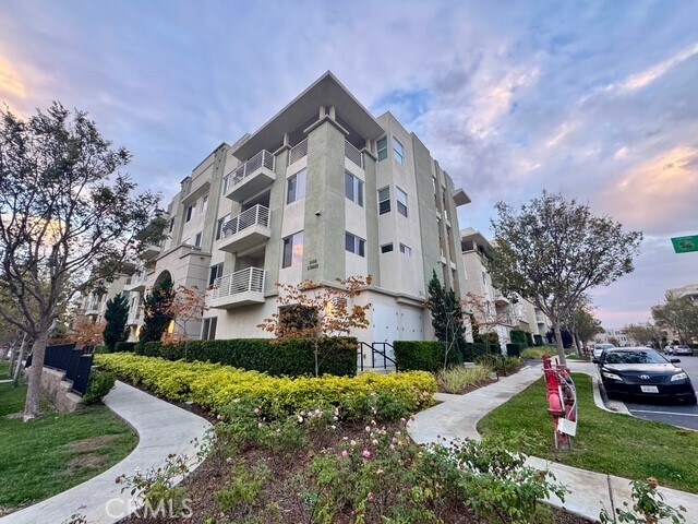 Building Photo - 5450 Strand