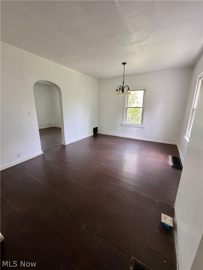 Building Photo - 1725 Midland Ave
