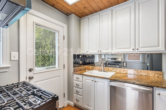 Building Photo - 2034 Arlington Terrace