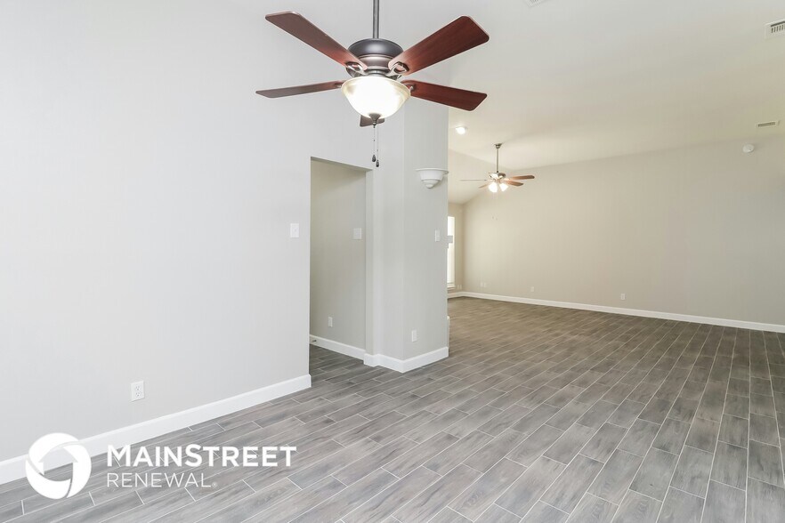 Building Photo - 4003 Bradley Ln