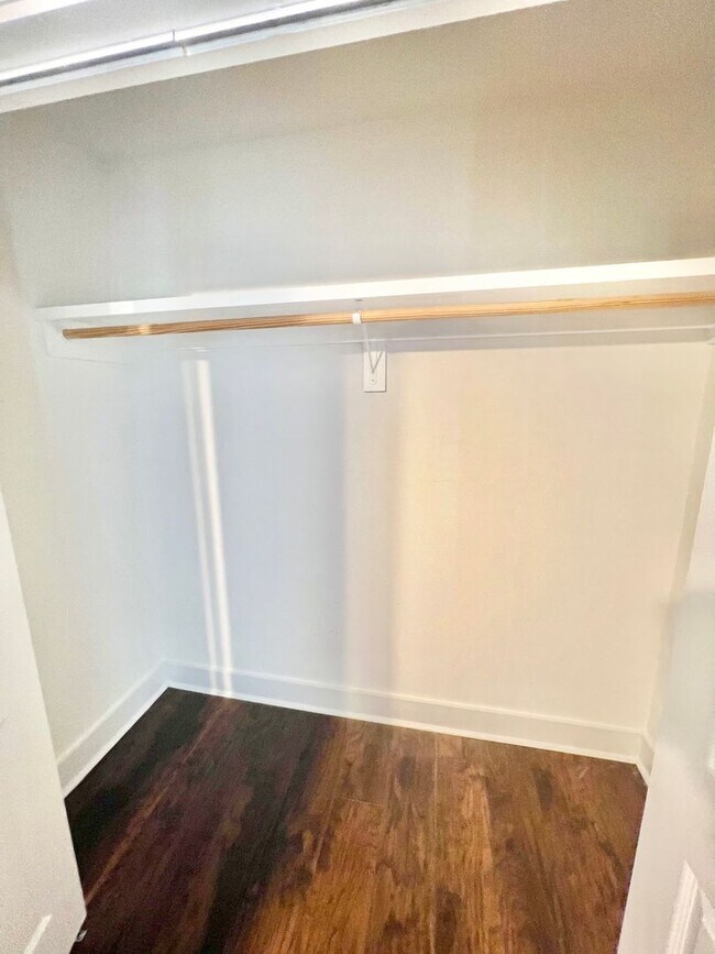 Building Photo - Charming Home In the Garden District- Ideal Location