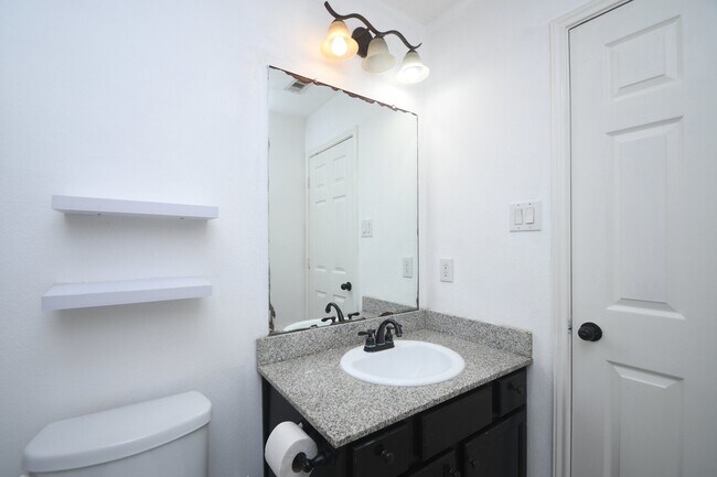 Building Photo - 606 Whitney Oaks Ln