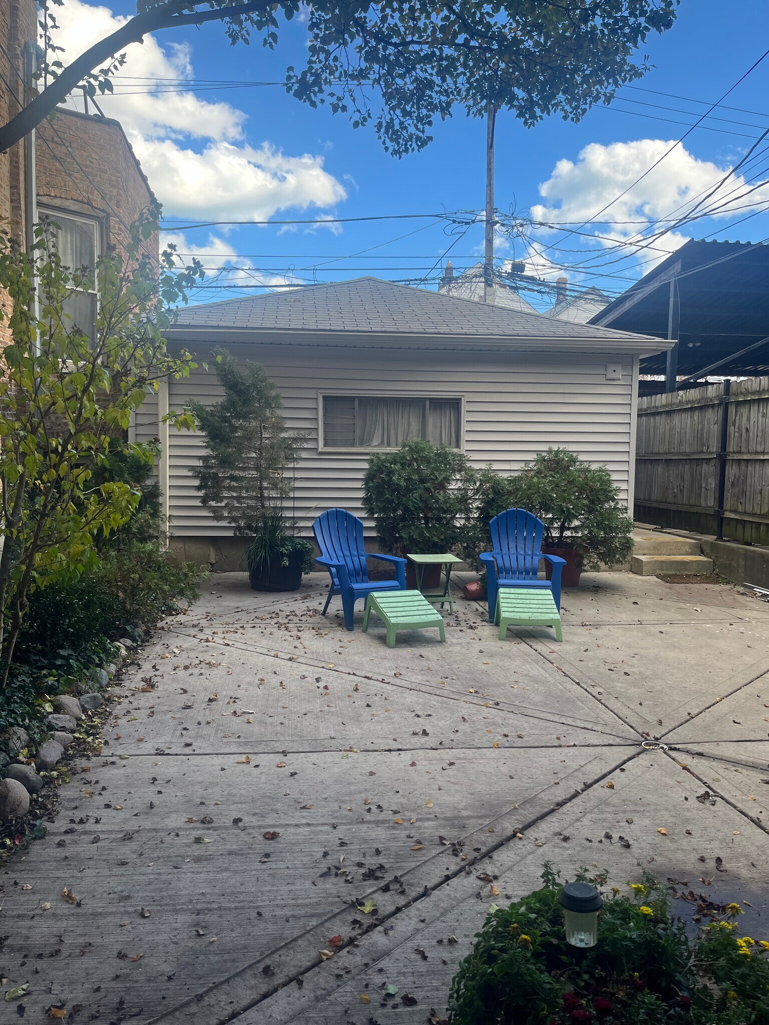 Building Photo - 1655 N Artesian Ave