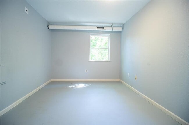 Building Photo - 405 S Mashburn Ave