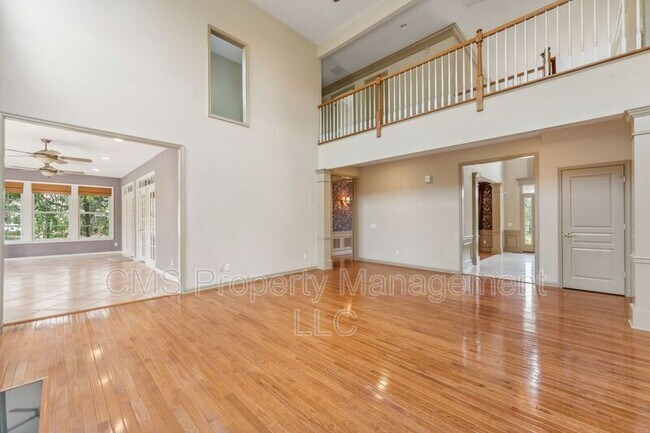 Building Photo - 44 Equestrian Way