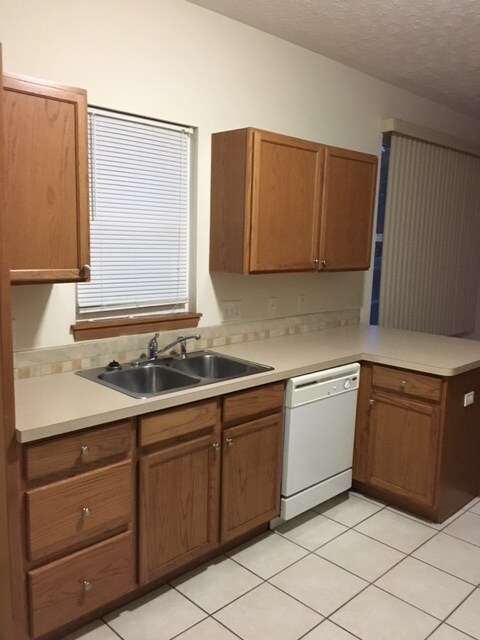 Building Photo - 4187 Westbrook Dr