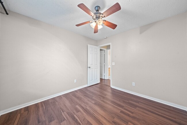 Building Photo - 18178 Holly Green Dr