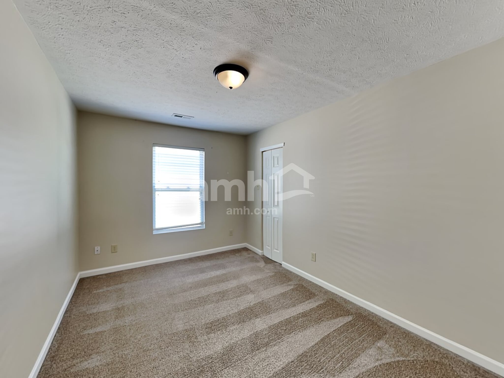 Building Photo - 926 Littleton Dr