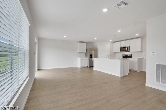 Building Photo - 533 Ilaria Ct