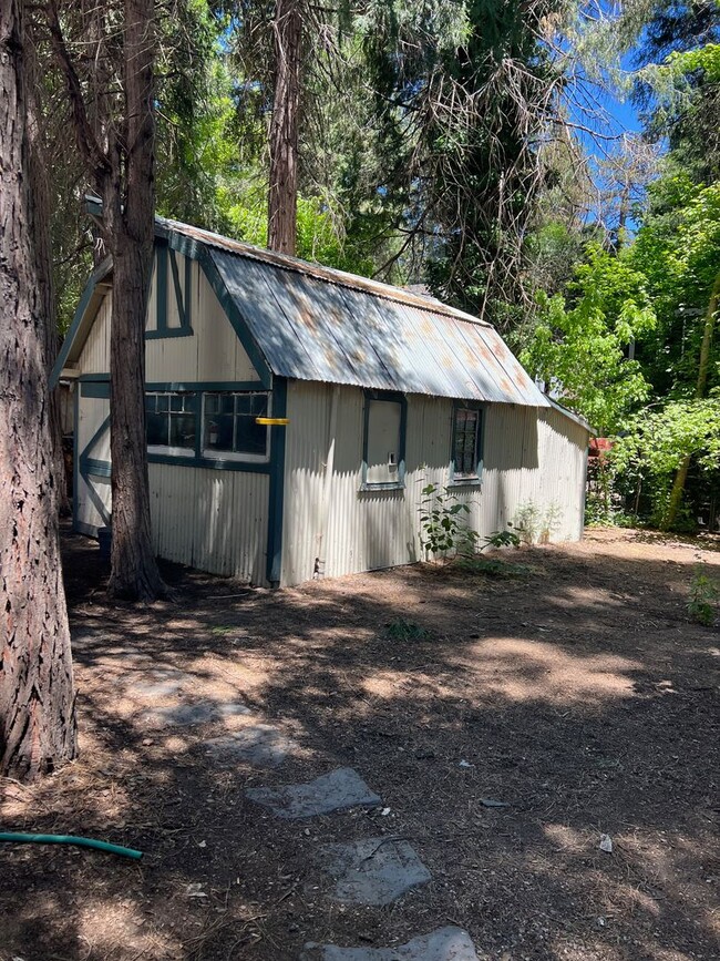 Building Photo - 23898 Pioneer Camp Rd