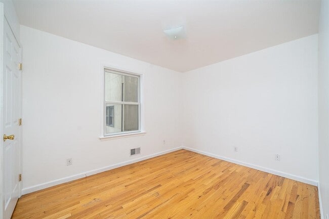 Building Photo - 38 W 20th St