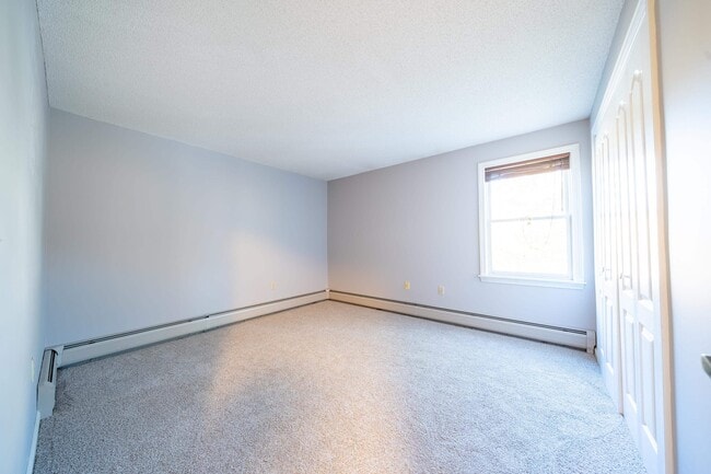 Building Photo - 2 Maple Ridge Dr