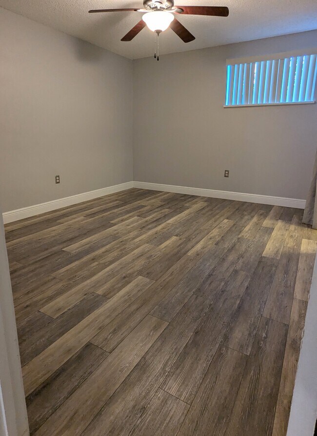 Building Photo - 578 Orange Dr