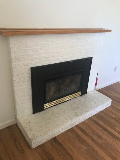 Building Photo - Newly Renovated Home! Charming Neighborhoo...