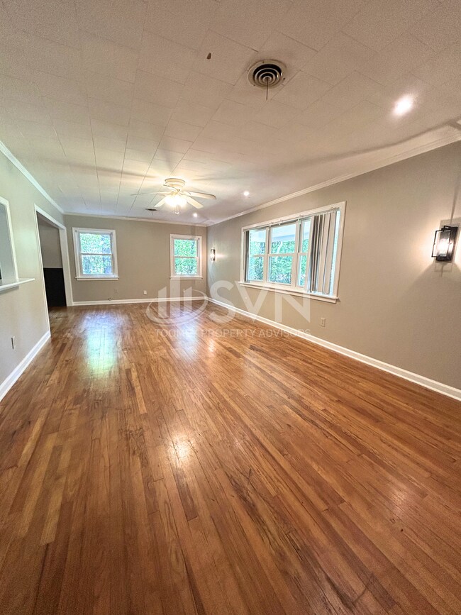 Building Photo - 2913 Riverside Dr