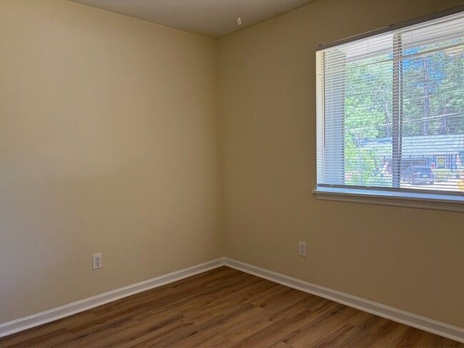Building Photo - 1819 Salmon Dr