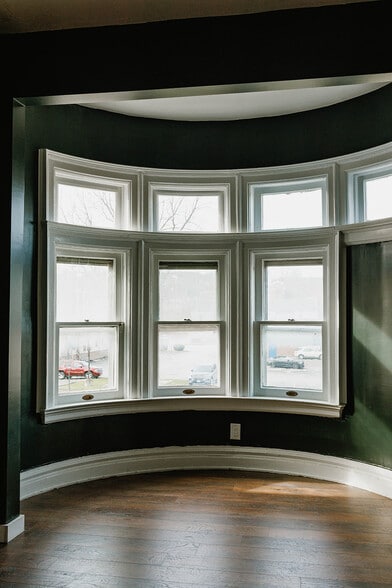 Building Photo - 503 Church St