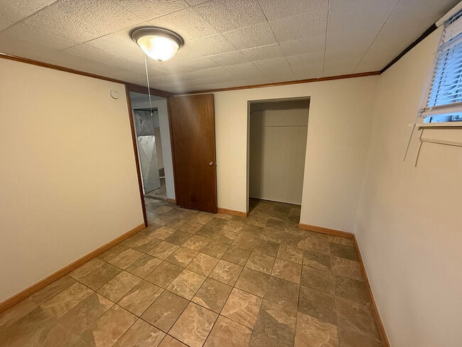 Building Photo - 2102 Woodlea Dr