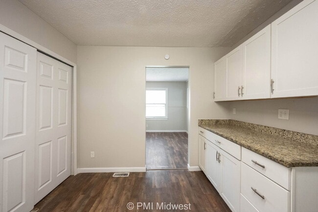 Building Photo - "Charming 3-Bedroom Haven in Mooresville –...