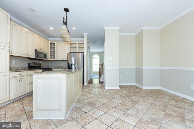 Building Photo - 8213 Brooktree St