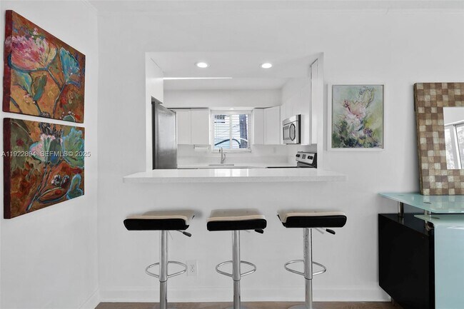 Building Photo - 1601 Bay Rd