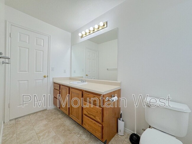 Building Photo - 49 S 200 W