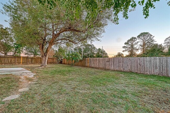 Building Photo - 9831 Orangevale Dr