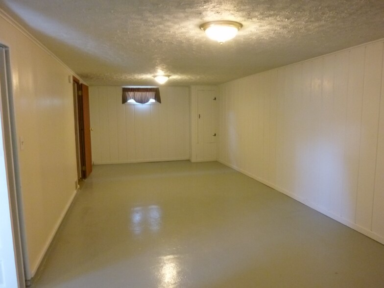 Building Photo - 1211 W Dalke Ave