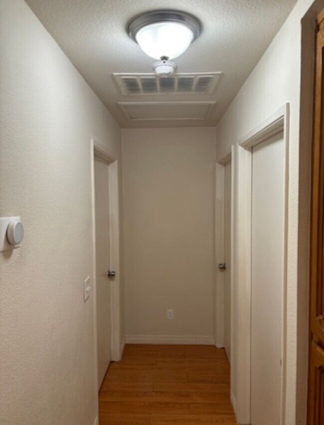 Building Photo - 2 bedrooms 2 baths duplex in El Cajon