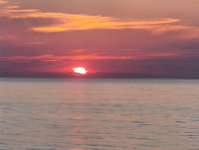 Building Photo - 804 SE 7th St