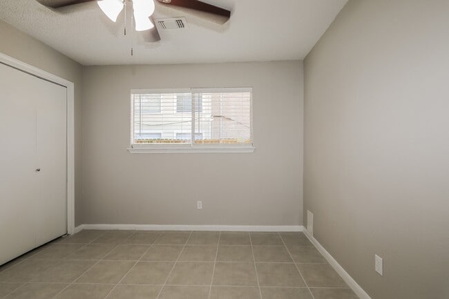 Building Photo - 16919 Amidon Dr