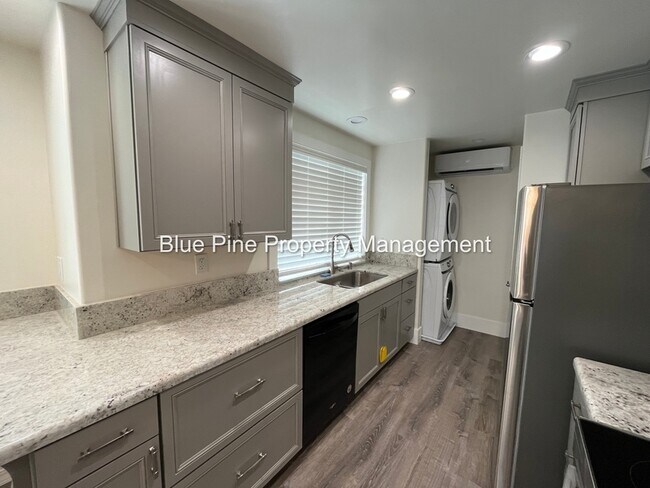 Building Photo - 155 5th St