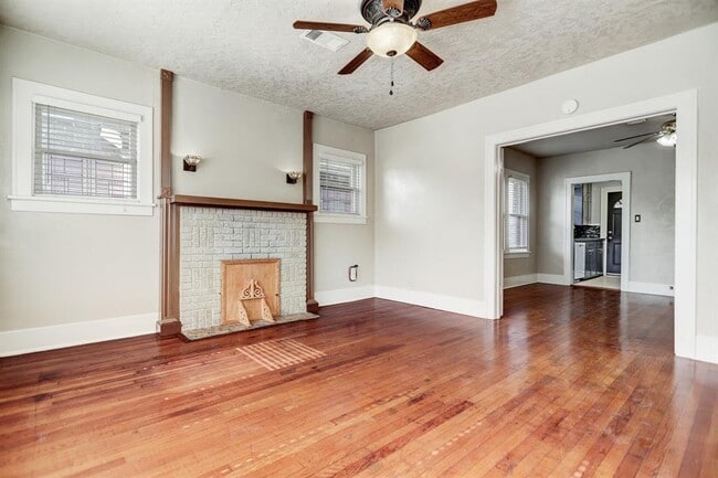 Building Photo - 412 W Polk St