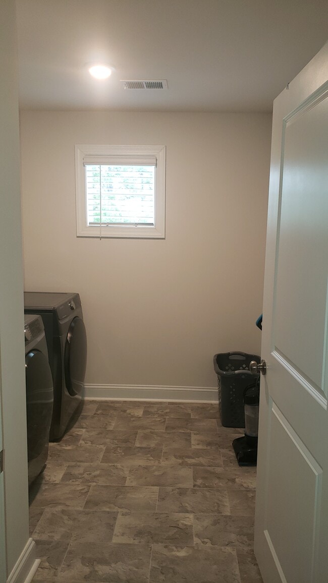 Building Photo - 413 Marietta Ln