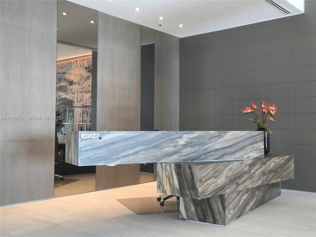 Building Photo - 460 NE 28th St