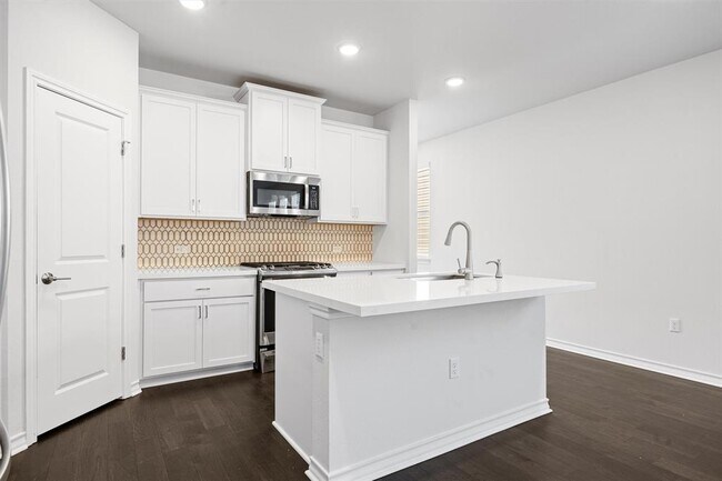 Building Photo - 15604 Ellinger Dr