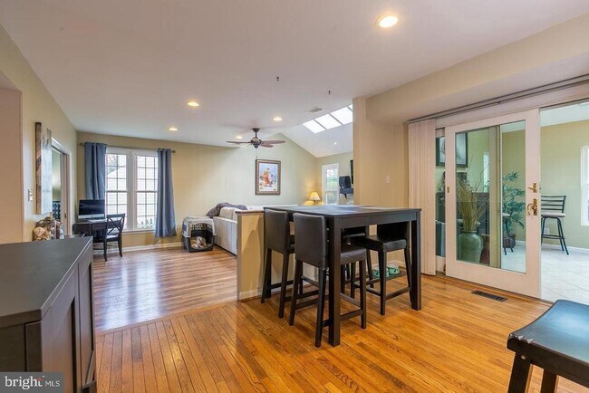 Building Photo - 1700 Abbey Oak Dr