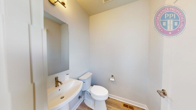 Building Photo - **Reed's Crossing / Rosedale Parks! Luxury Townhome, Desirable End Unit, Community Pool, Clubhous...