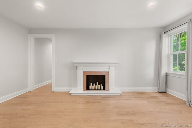 Building Photo - 10 Clarmore Dr